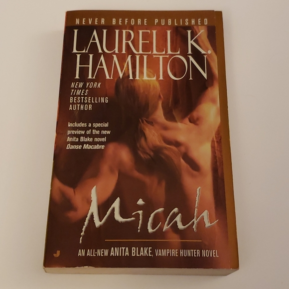 ๐ 5 for $20 Laurell K. Hamilton, Micah